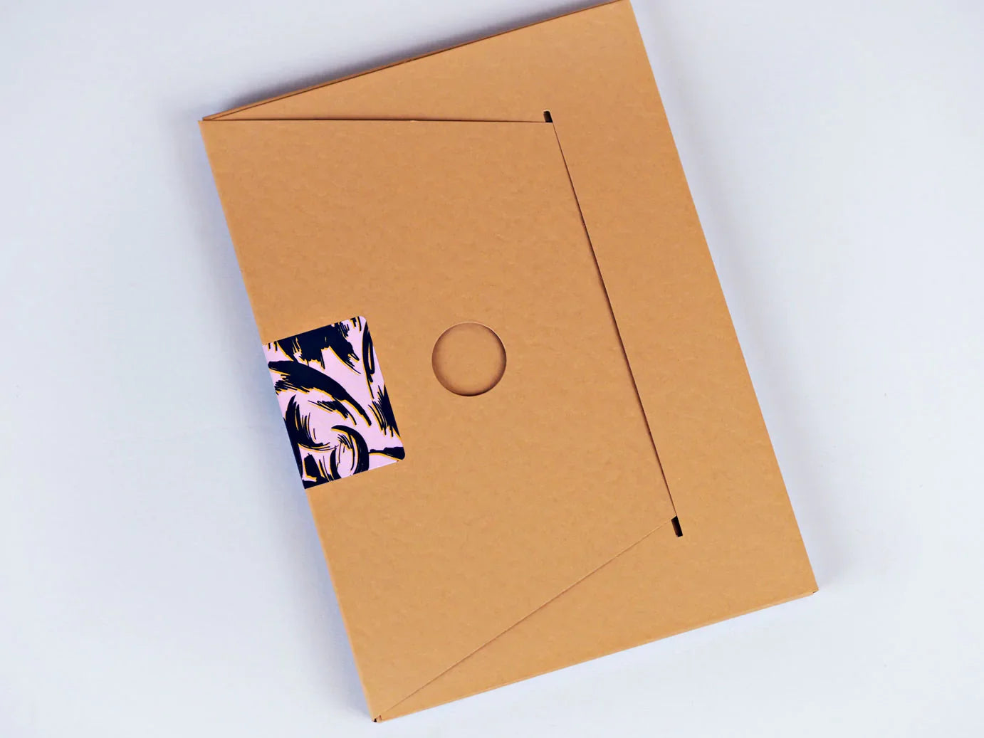 Carnet à plat A5 « Fleurs griffonnées lilas » de la collection Completist - Vierge, quadrillé et ligné