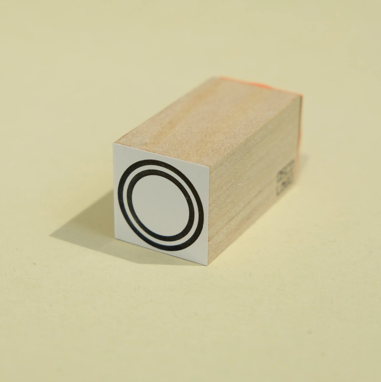 Tampon à cadre circulaire