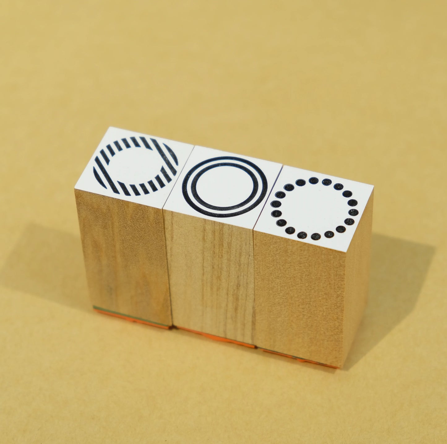 Tampon à cadre circulaire