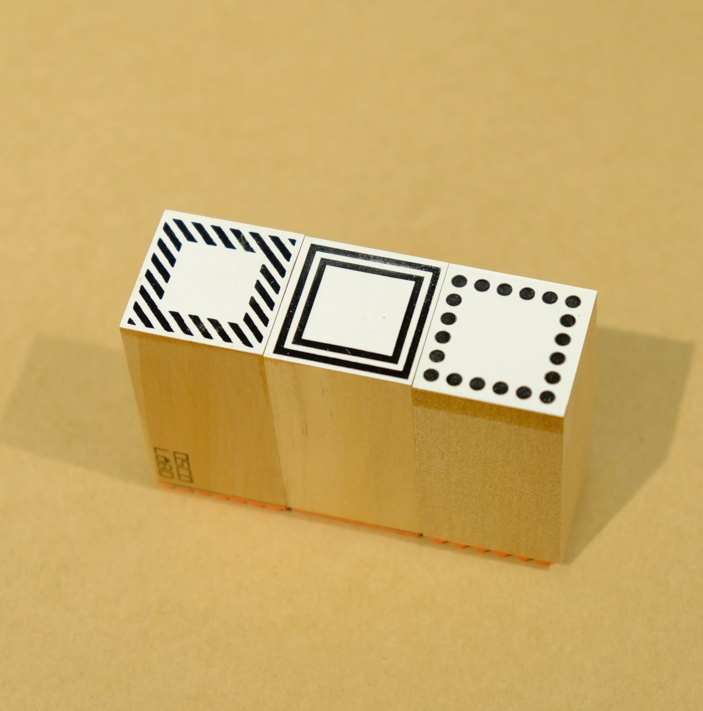 Tampon à cadre carré