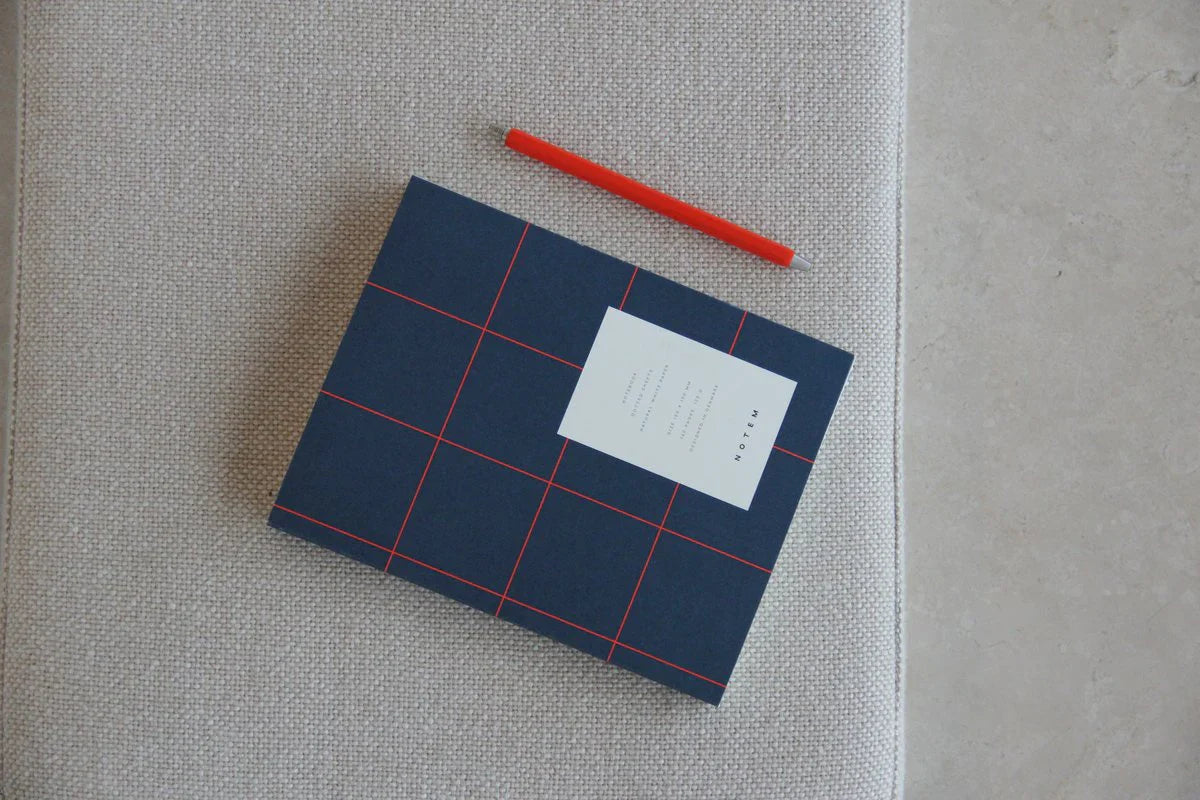 Carnet Notem UMA Flat Lay - Format moyen, bleu foncé, à points