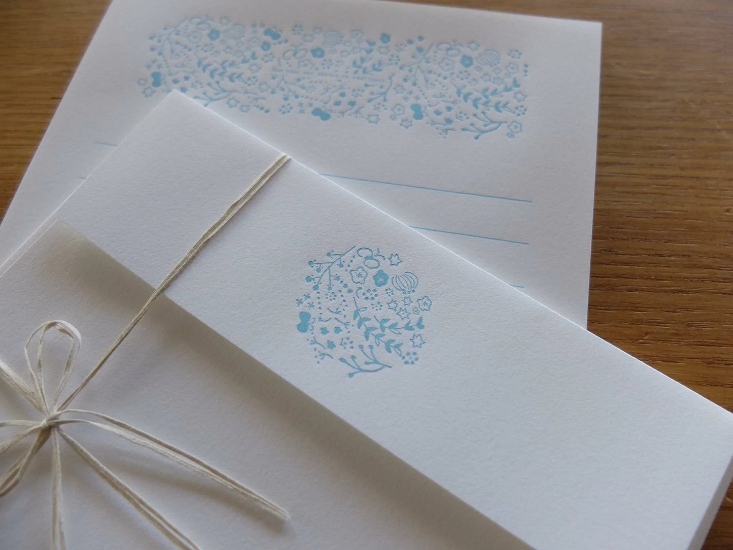 Ensemble de lettres fleuries