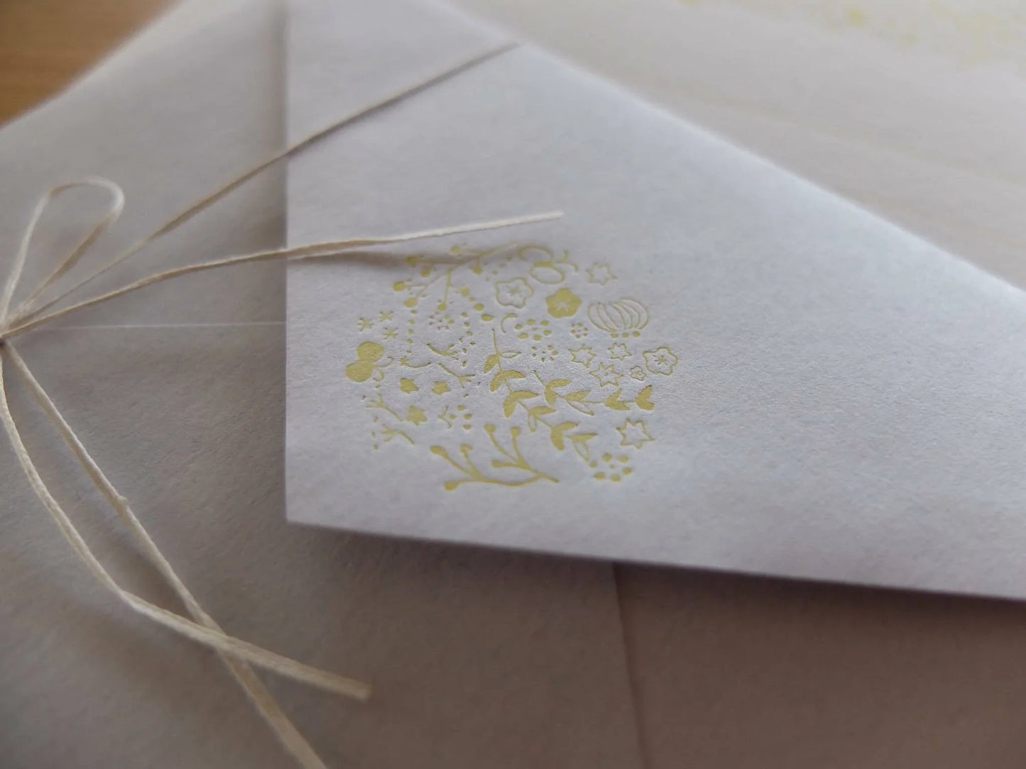 Ensemble de lettres fleuries