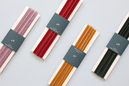 Bobine de ruban de velours suisse couleur ocre