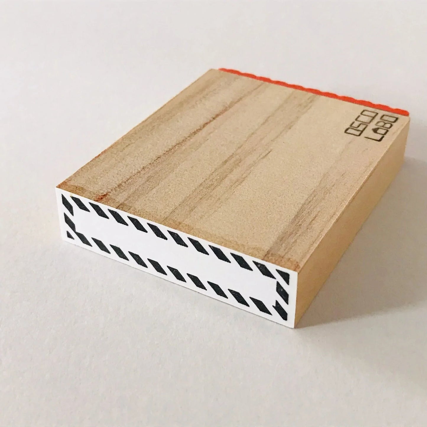 Tampon à ruban adhésif pour cadre 