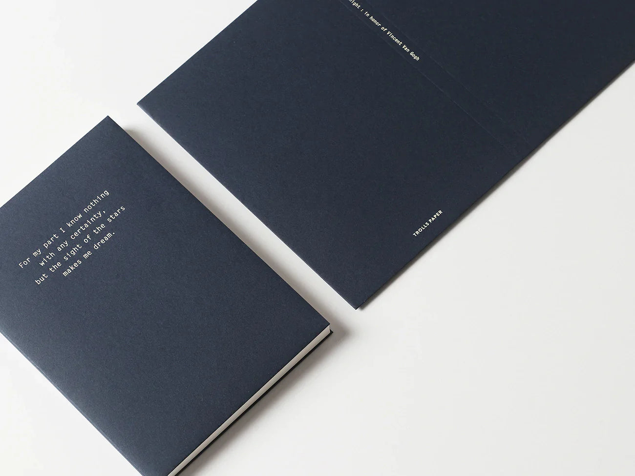 Pochette en papier cadeau Trolls bleu marine