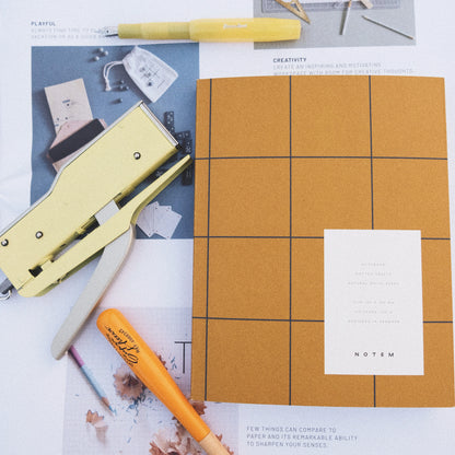 Carnet Notem UMA Flat Lay - Format moyen, ocre, à points